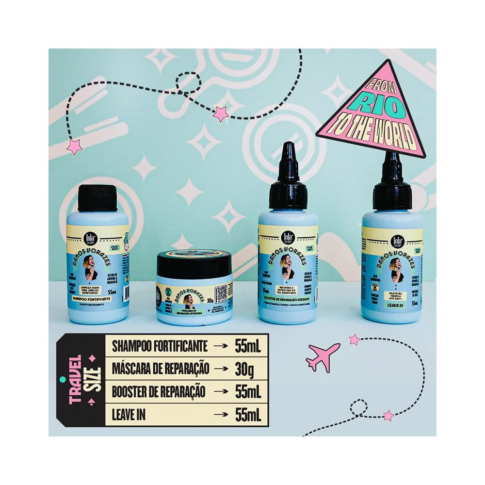 Produtos do Kit Viagem Lola Danos Vorazes dispostos em linha sobre fundo azul claro